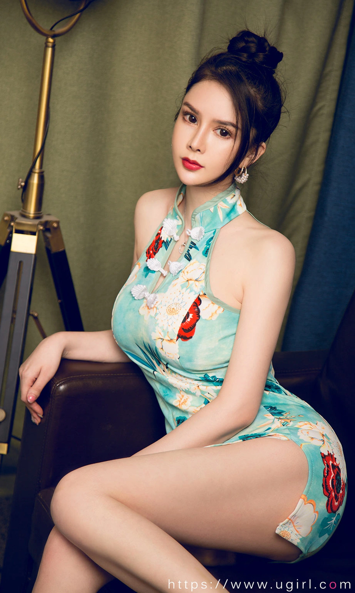 Ugirls尤果网 爱尤物专辑 - VOL.1817 大小姐的裙摆 李丽莎 2